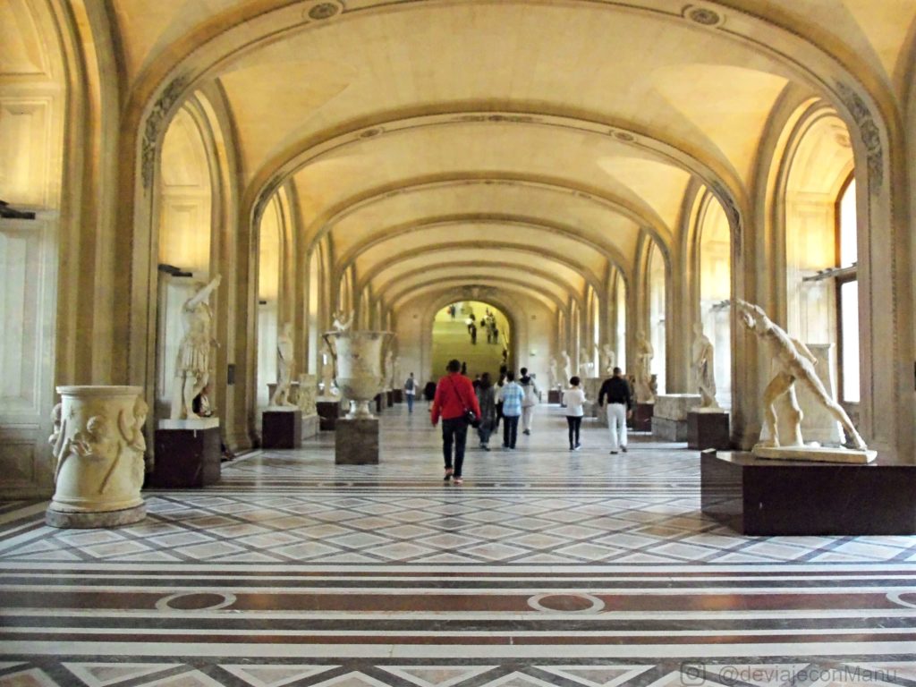Pasillos del Louvre